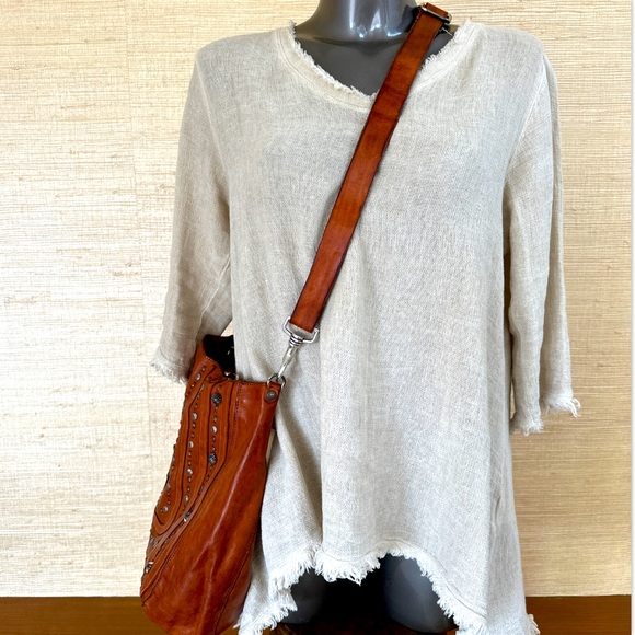 Campomaggi “Catullo Laser Drop Bag” in studded cognac leather. New with tags! - Picture 11 of 11